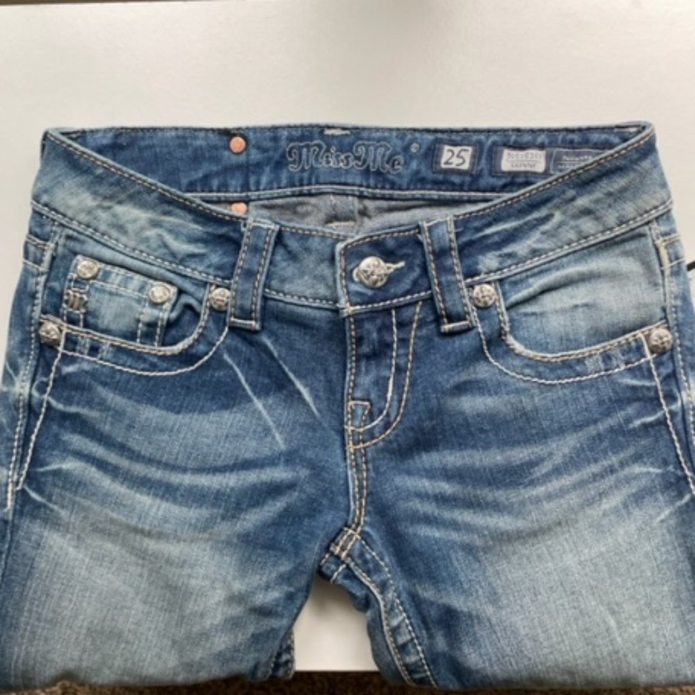 NWT Miss Me Medium Wash Skinny Jeans Size 25